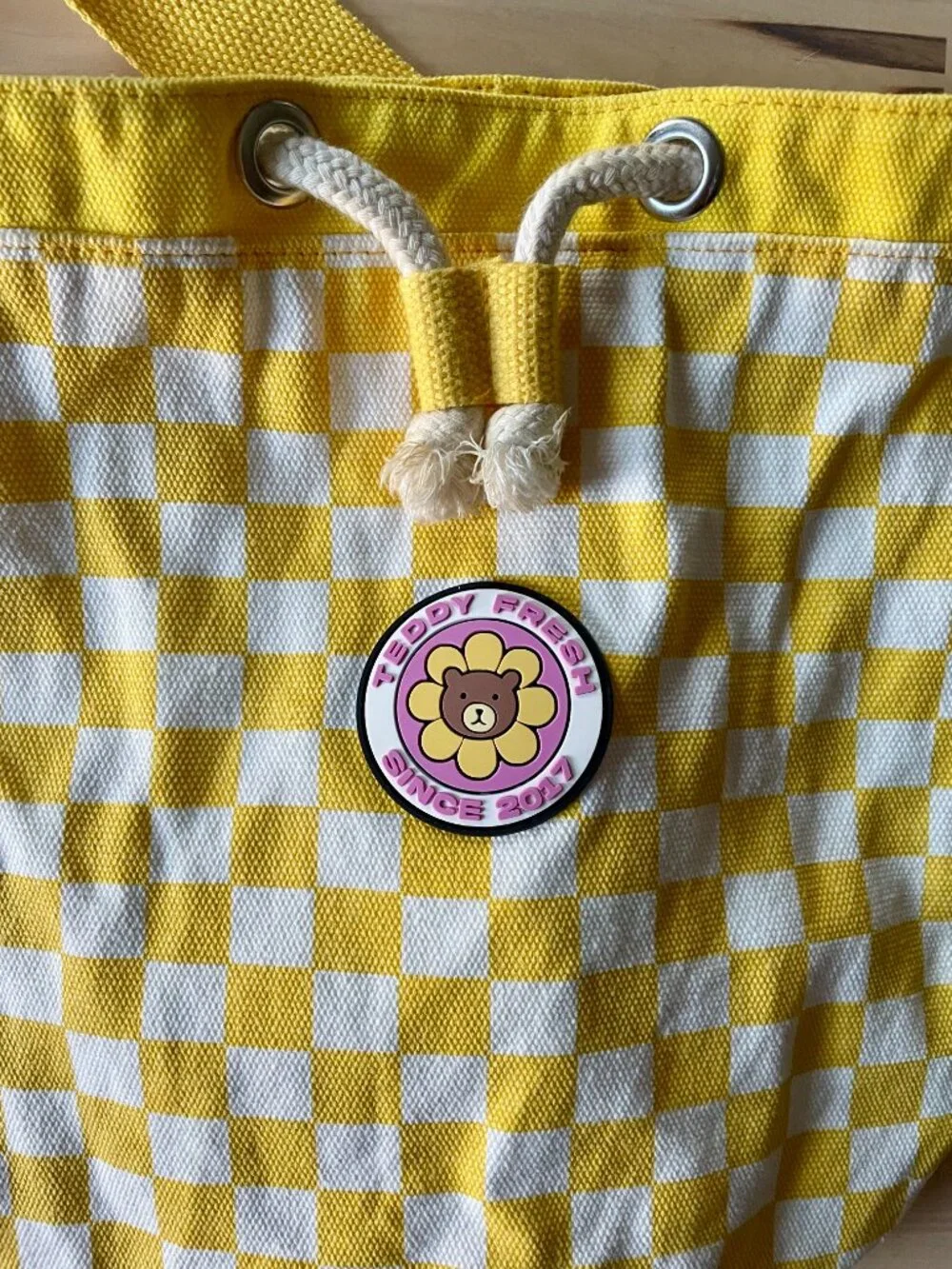 Teddy Fresh Unisex Yellow & White Checkered Drawstring Shoulder Bag Crossbody